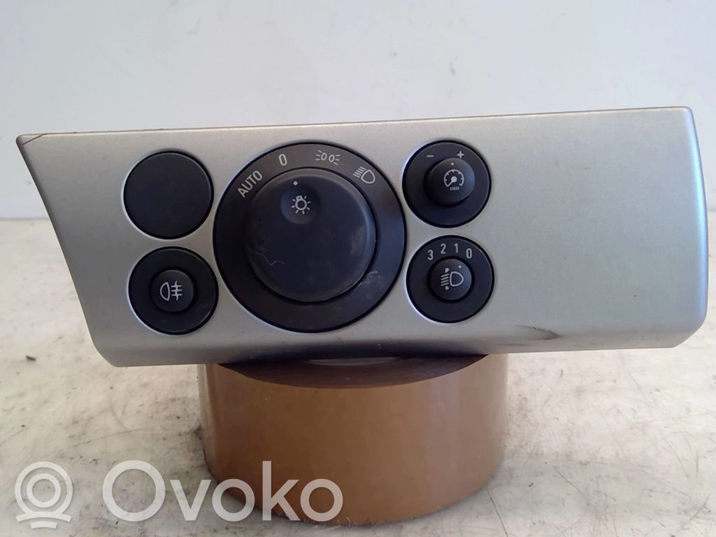 Opel Astra H Light switch 