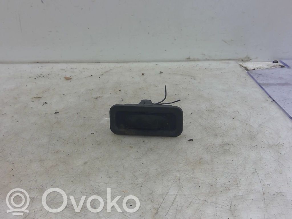 Interruptor para abrir la puerta trasera   8200076256