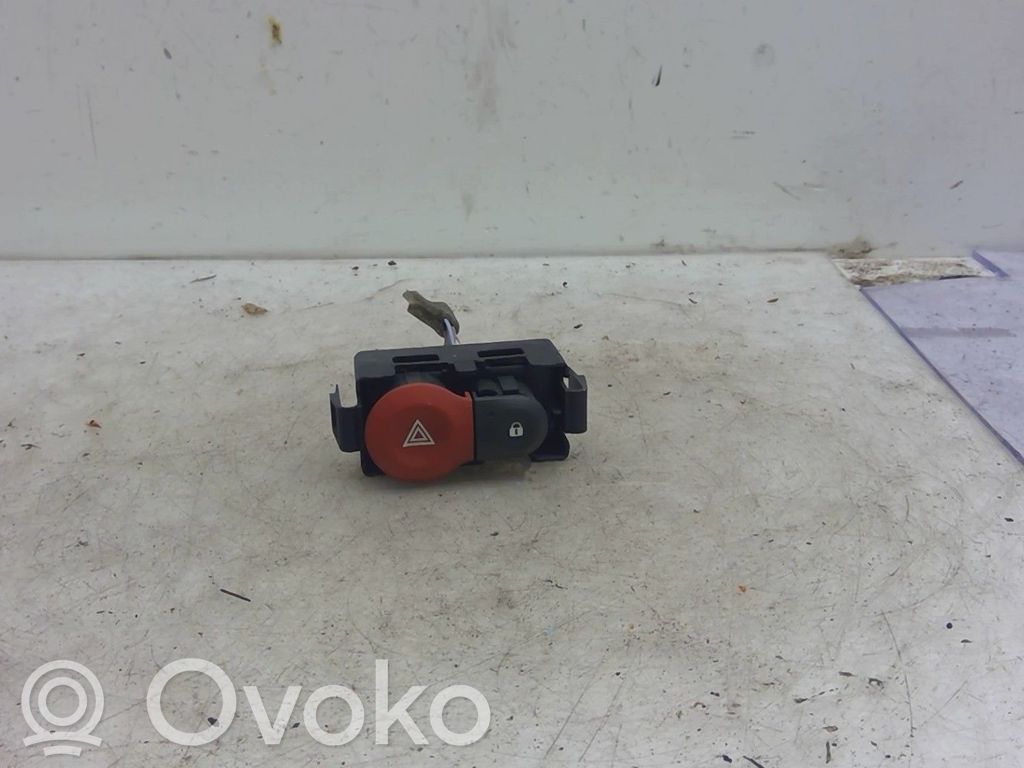Hazard light switch   252103766R