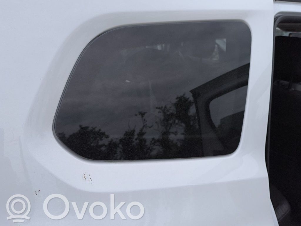 Vidrio lateral trasero