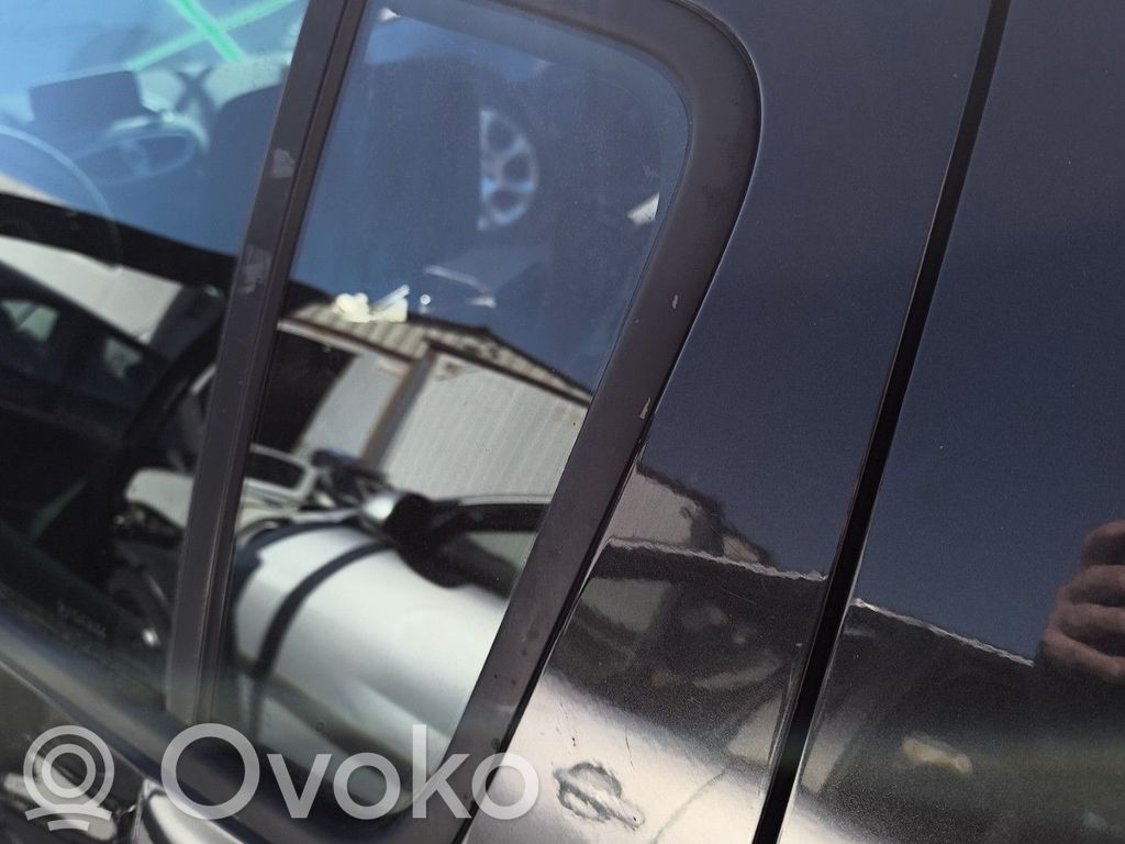 Renault Clio III Ventanilla de ventilación de la puerta trasera 