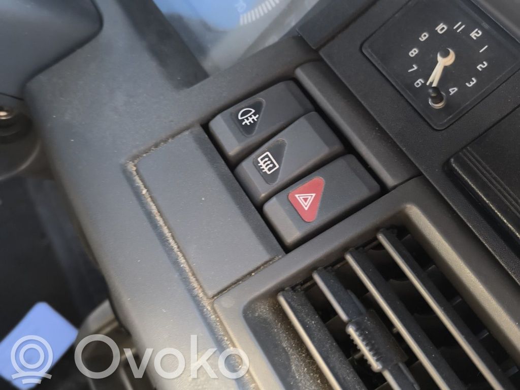 Renault Clio I Hazard light switch 
