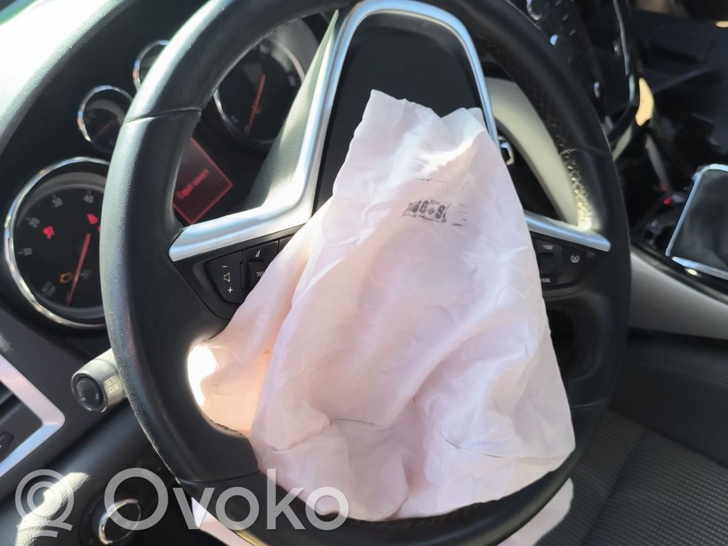 Opel Astra J Ohjauspyörä 