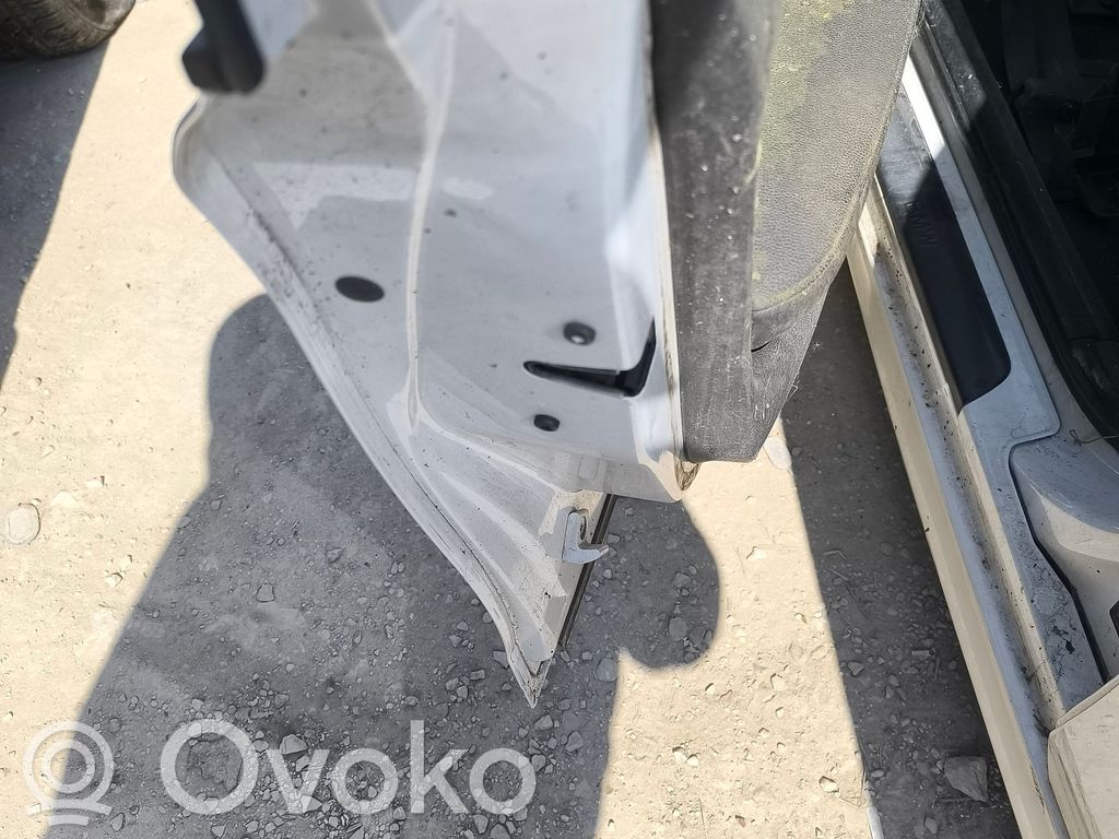 Priekšpusē slēdzene   51217229461