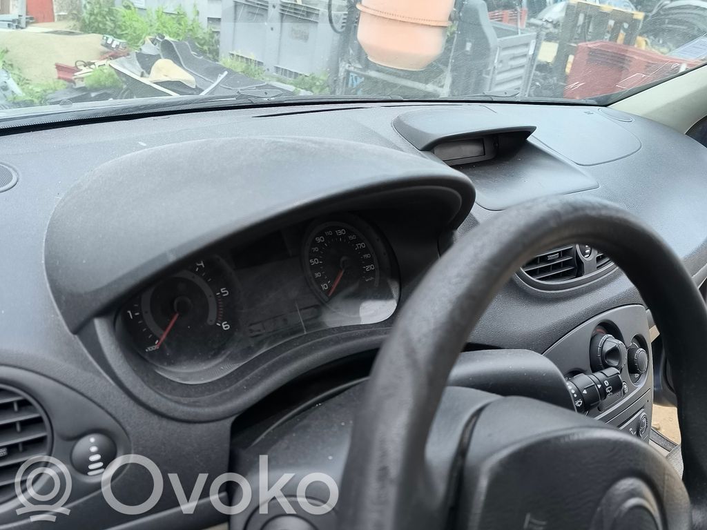 Renault Clio III Kojelauta 