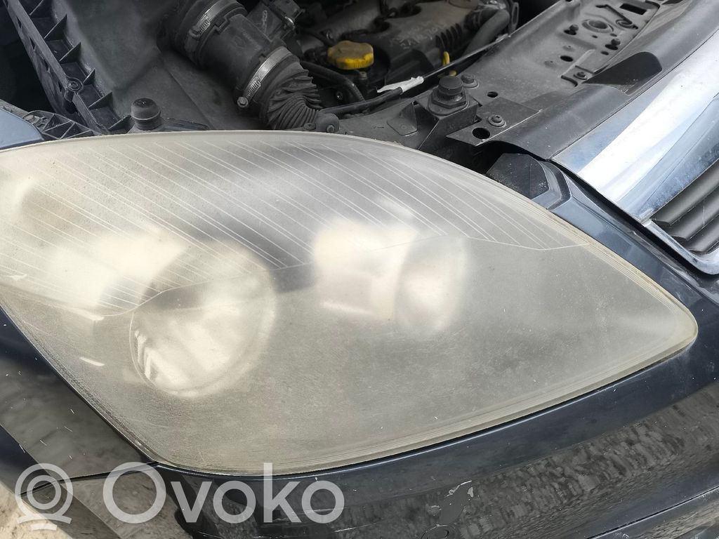 Opel Zafira B Lampa przednia 