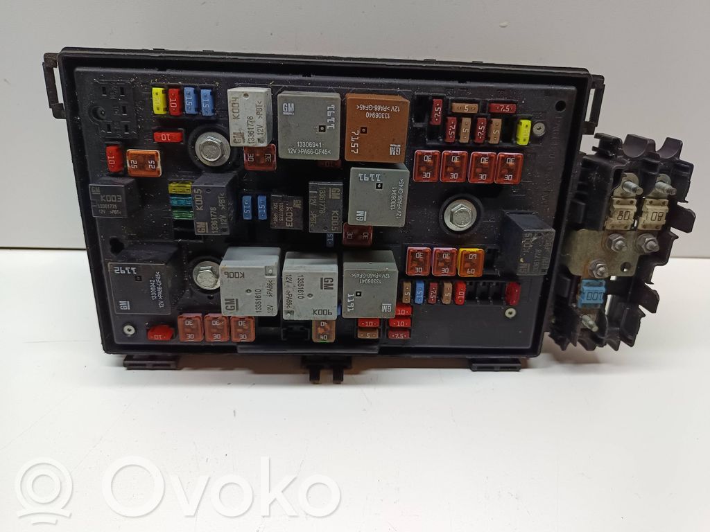 Opel Astra J Sulakemoduuli 