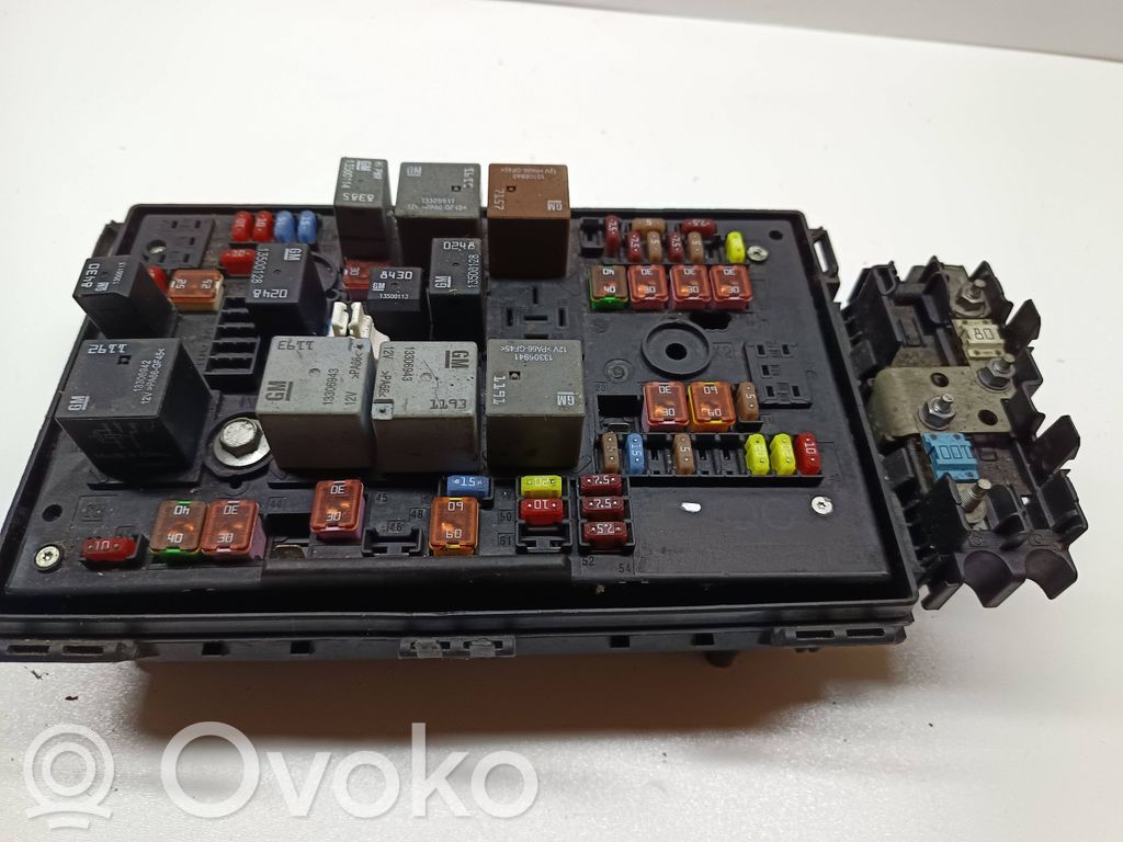 Opel Astra J Sulakemoduuli 