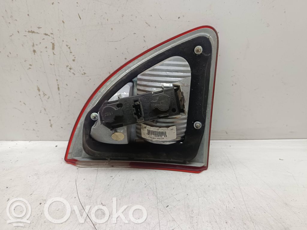 Ford Galaxy Aizmugurējais lukturis pārsegā 