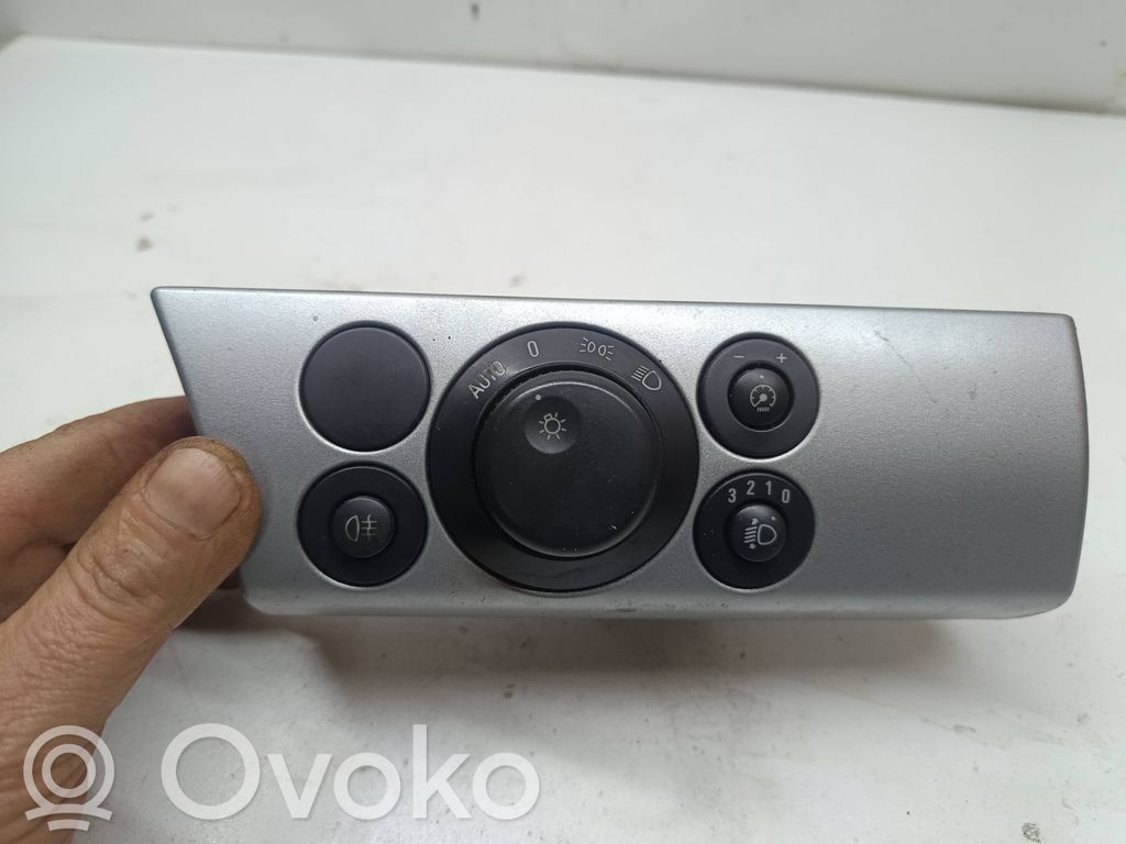 Opel Astra H Light switch 