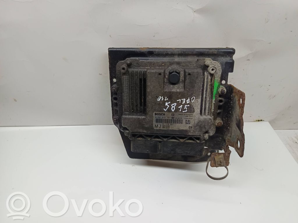 Opel Zafira B Engine control unit/module 
