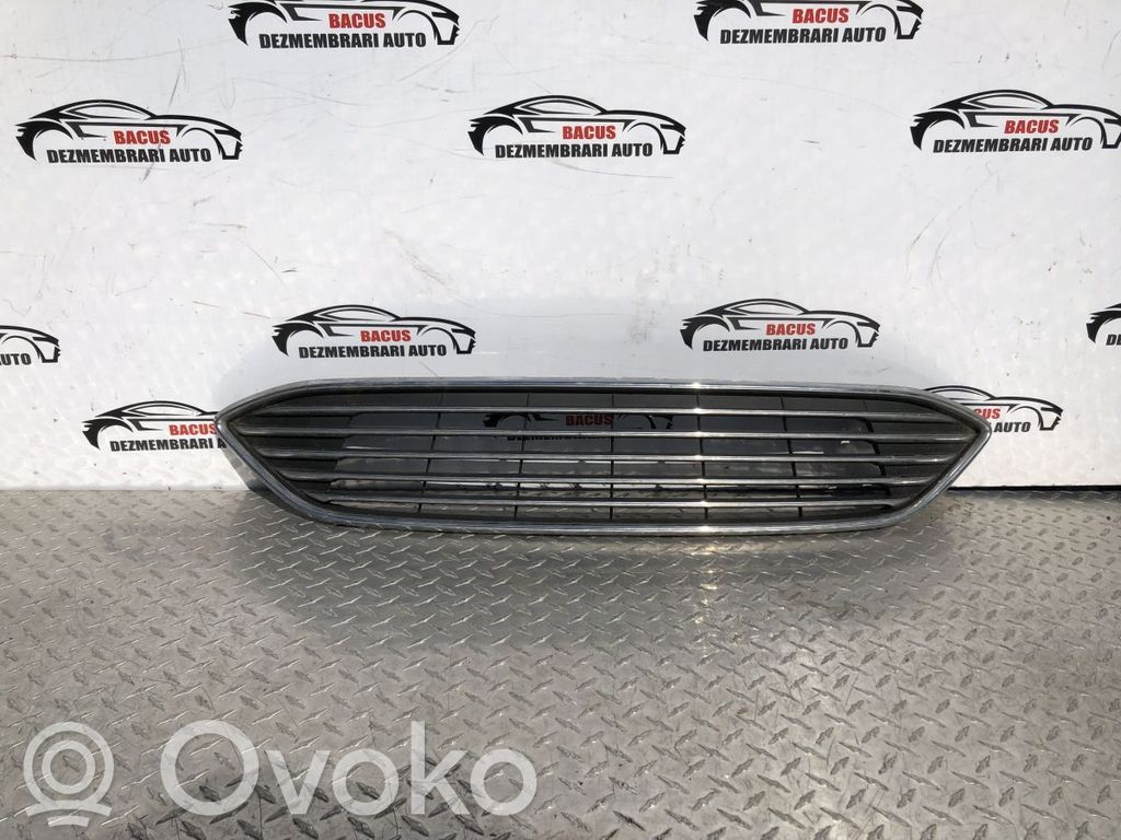 Ford Focus Grotelės viršutinės 