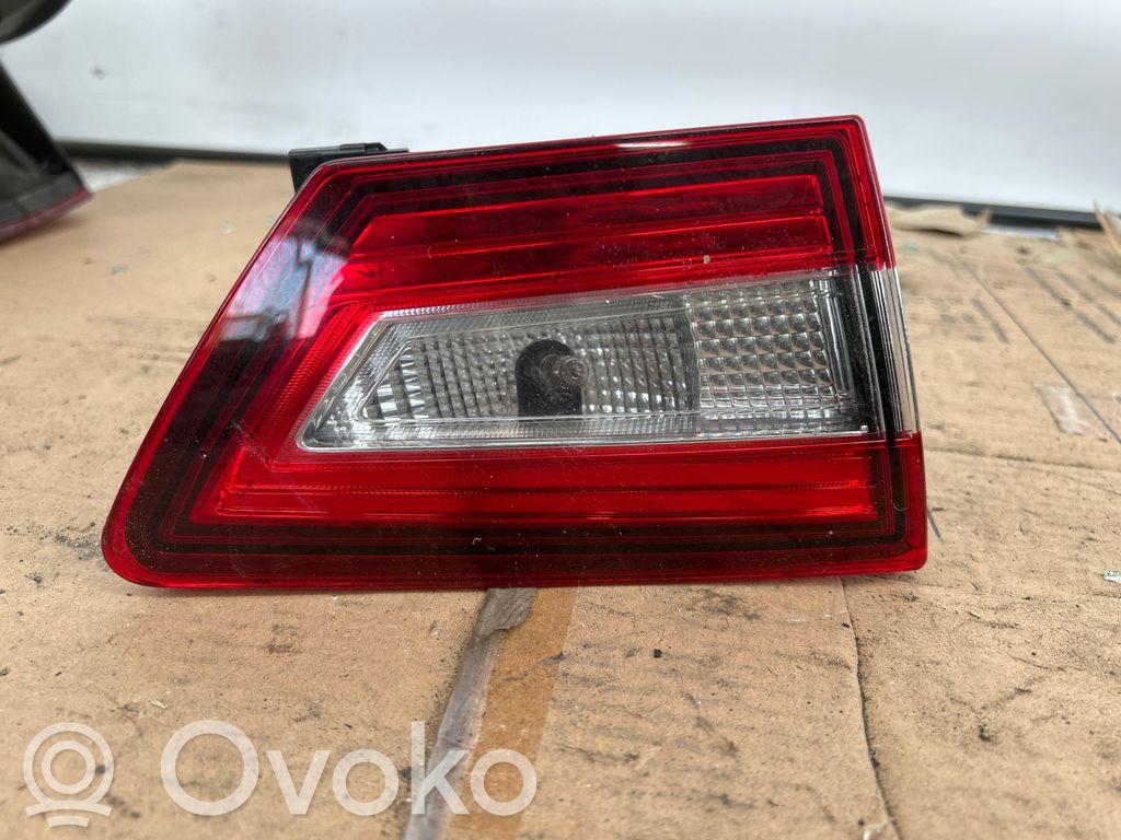 Renault Clio IV Tailgate rear/tail lights 
