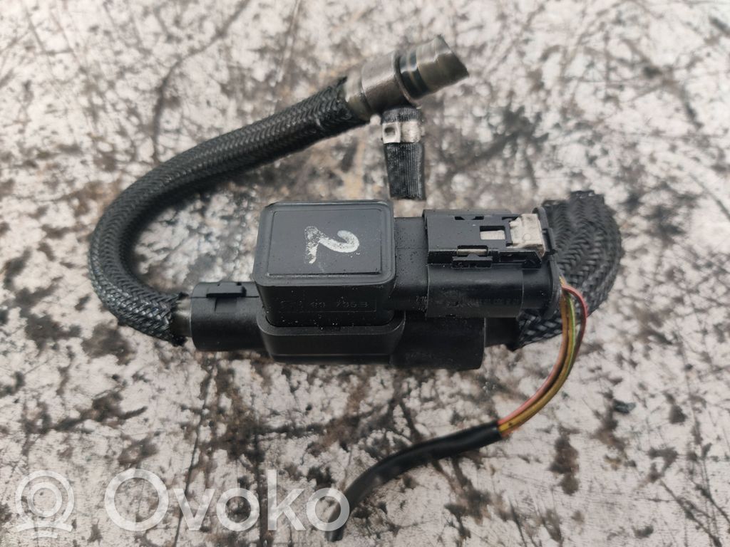 BMW 5 E60 E61 Fuel temperature sensor 