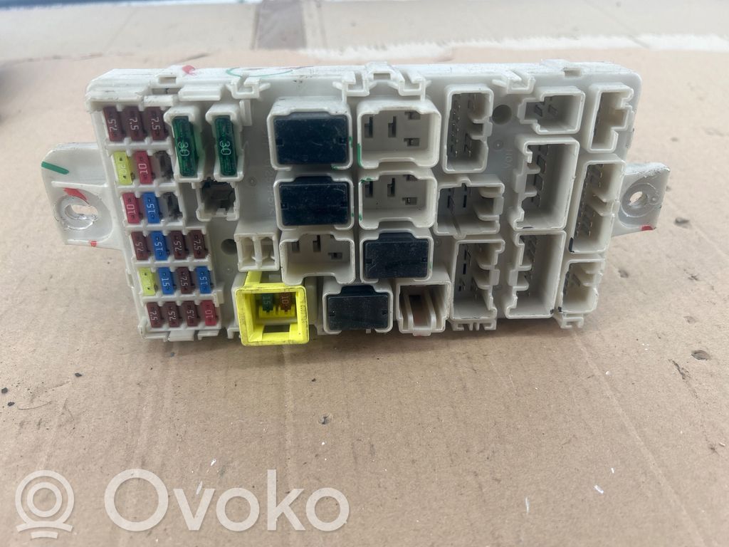 Ramka / Moduł bezpieczników   G8C930ME0Z08,CCAB12LP3150T1,18637A907,2011DJ2308,21683V2002AA,8637A907