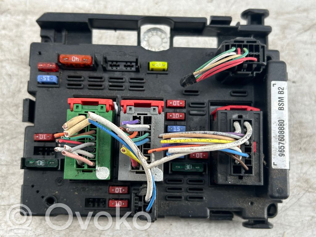 Volkswagen Tiguan Fuse module 