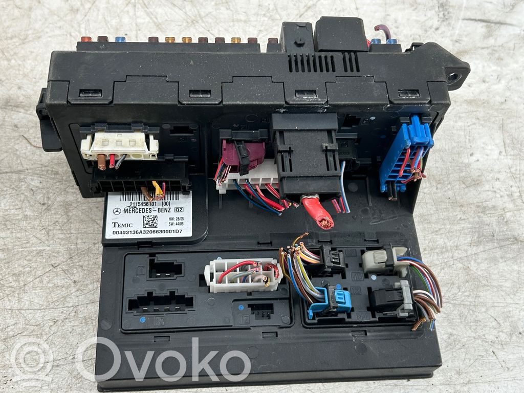 Mercedes-Benz E W211 Fuse module 