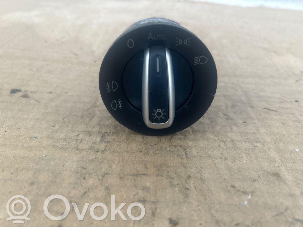 Volkswagen Tiguan Light switch 
