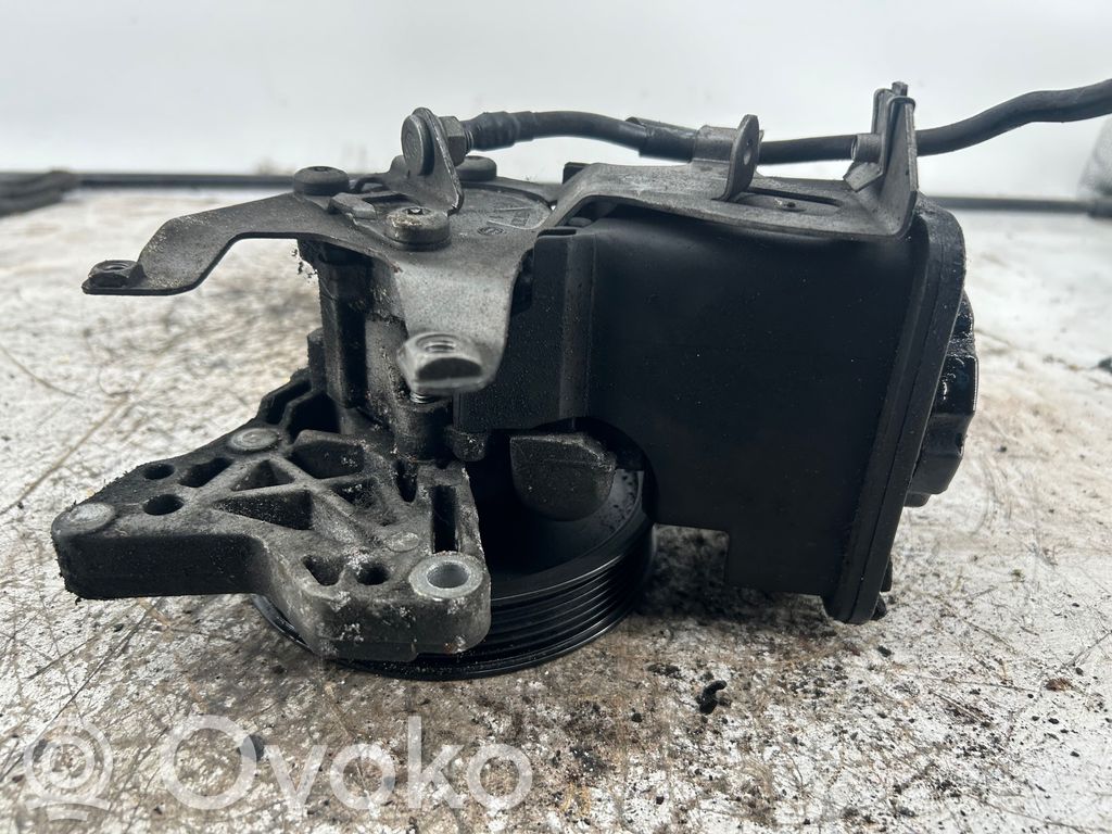 BMW X3 E83 Power steering pump 