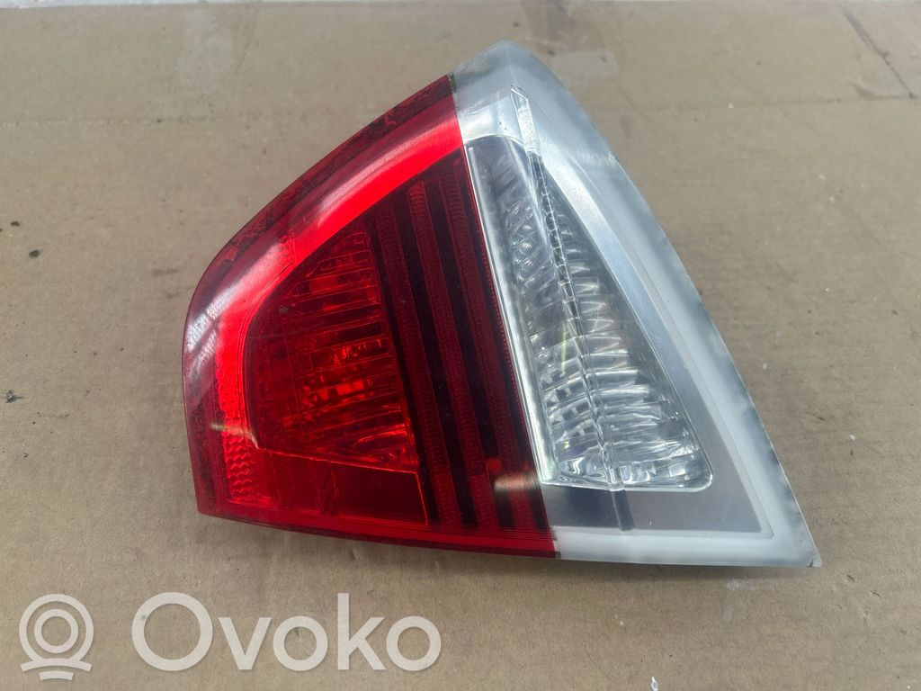 Tailgate rear/tail lights   6937460