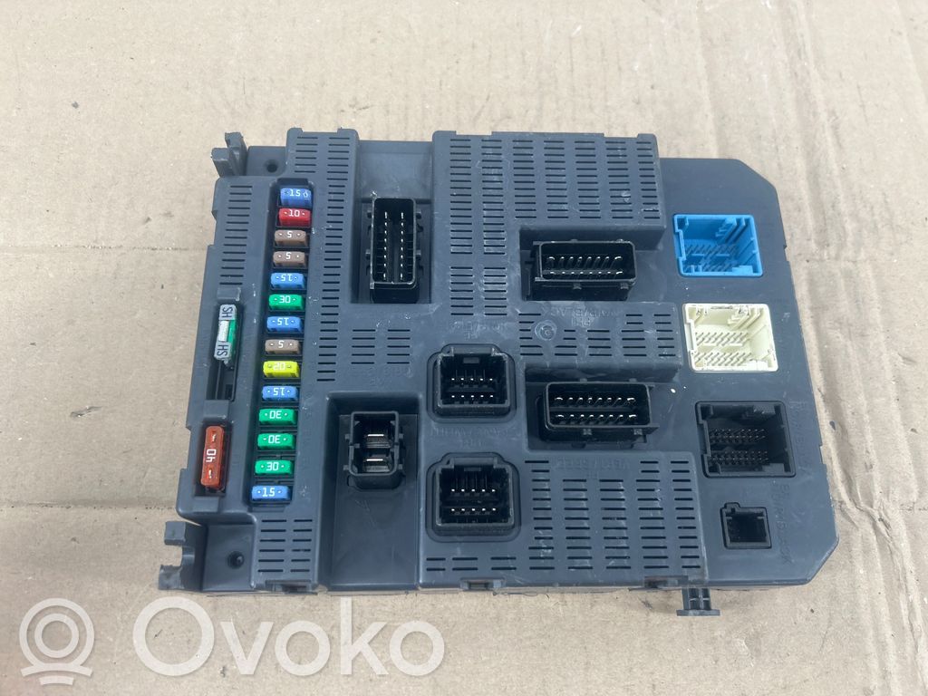 Peugeot 3008 I Fuse module 