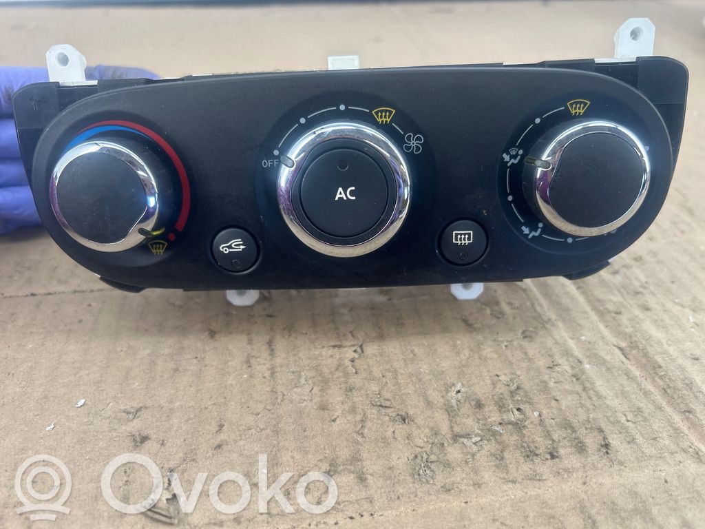 Renault Clio IV Climate control unit 