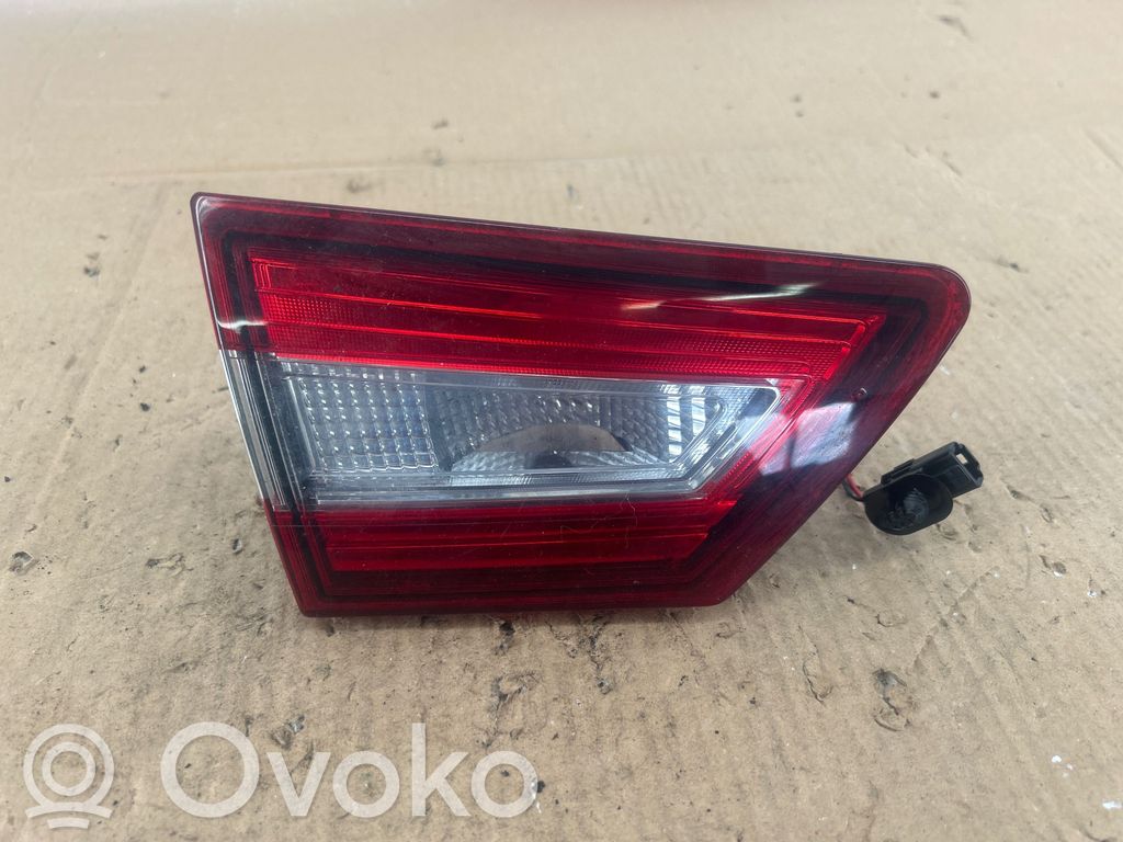 Renault Clio IV Tailgate rear/tail lights 