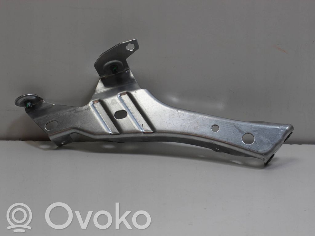 Ford Focus Laikiklis sparno 