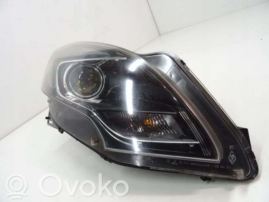 Opel Zafira C Lampa przednia 