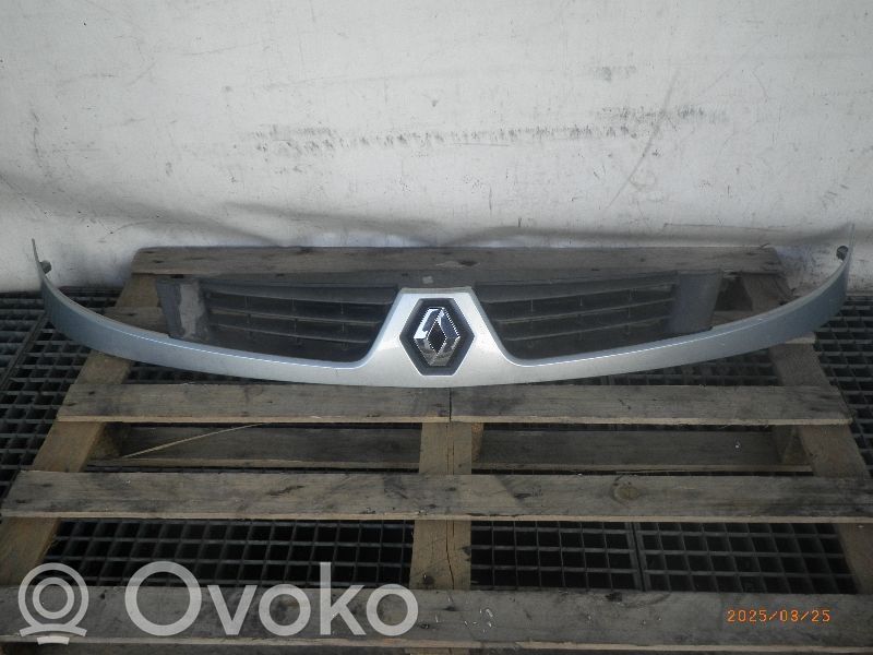 Renault Kangoo I Etupuskurin ylempi jäähdytinsäleikkö 