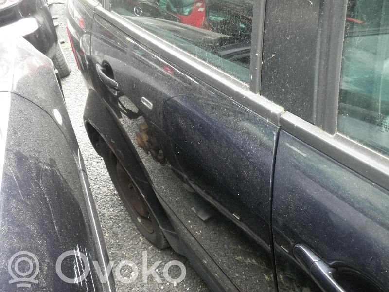 Aizmugurējās durvis   8Z0833052