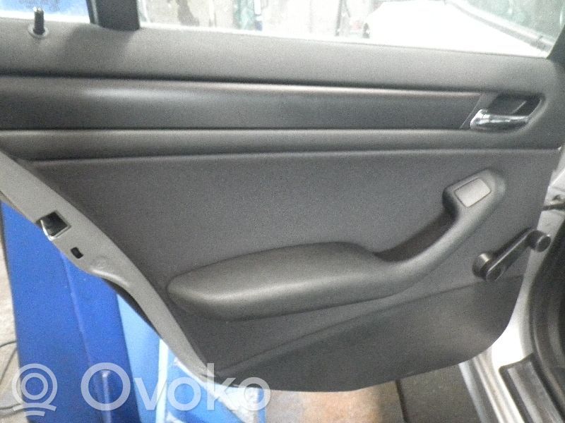Apšuvums aizmugurējām durvīm   51427120857