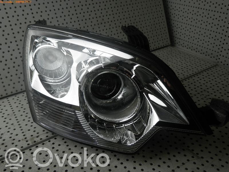 Opel Antara Lampa przednia 