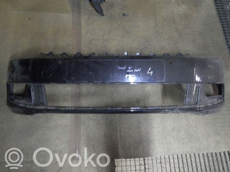Volkswagen PASSAT B7 Parachoques delantero 