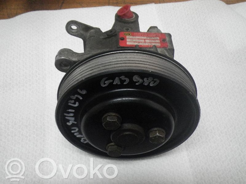 BMW 3 E36 Ohjaustehostimen pumppu 