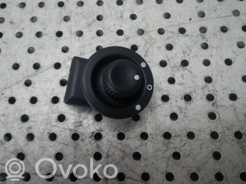 Wing mirror switch