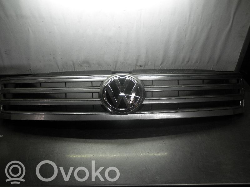 Volkswagen Phaeton Etupuskurin ylempi jäähdytinsäleikkö 