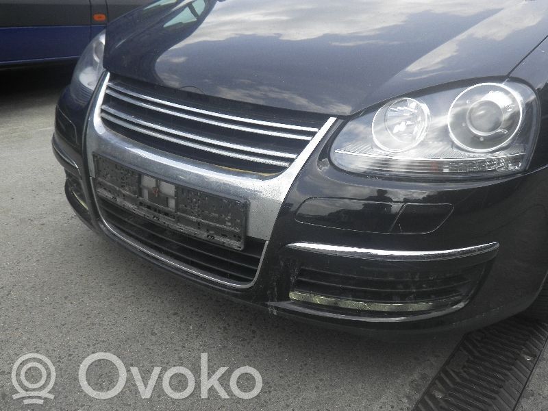 Volkswagen Jetta III Zderzak przedni 