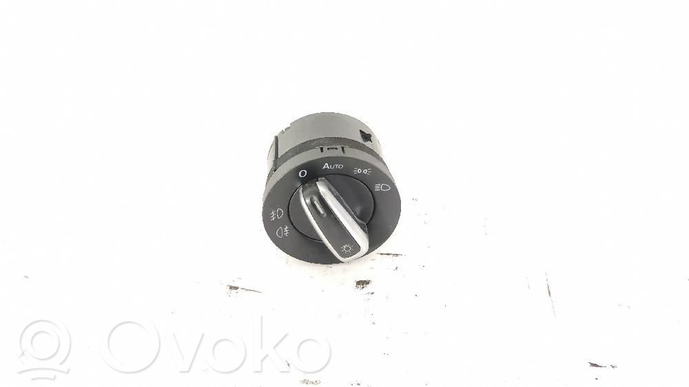 Volkswagen Golf VI Light switch 