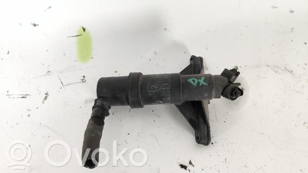 Headlight washer spray nozzle   061207