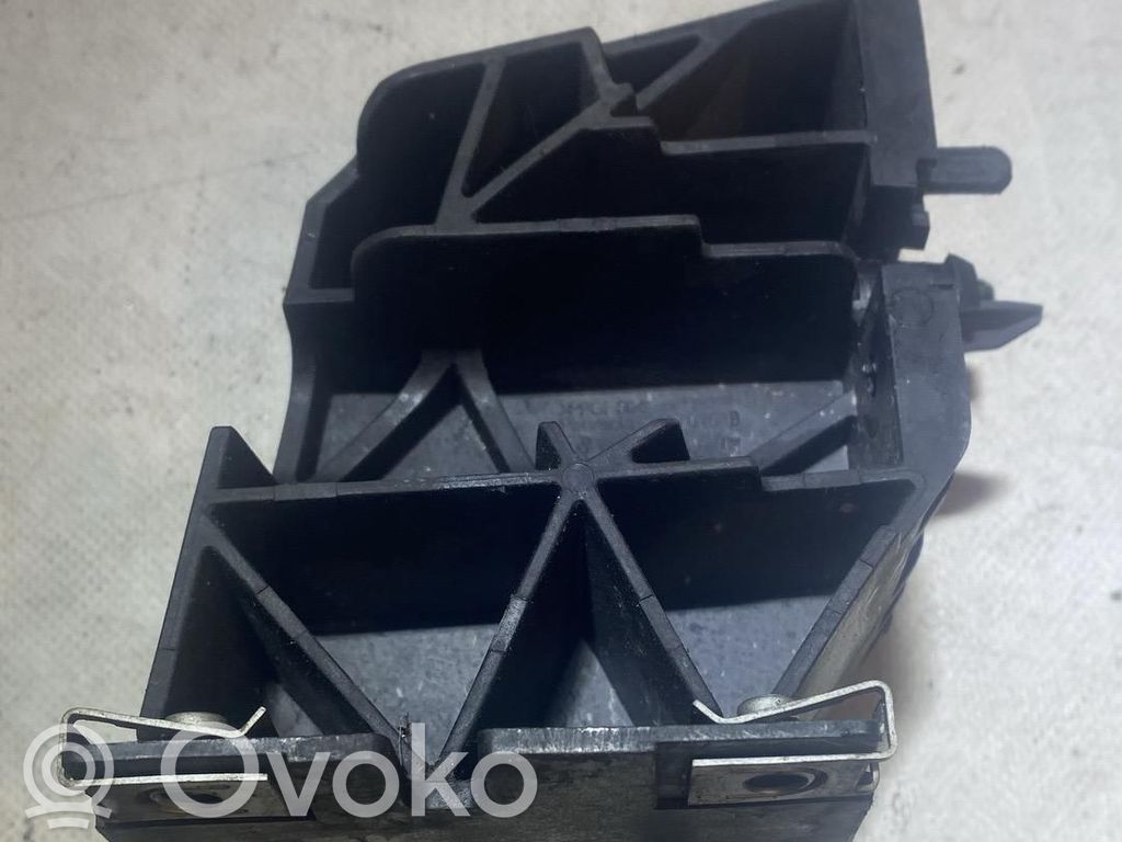 Front bumper mounting bracket   9686577880