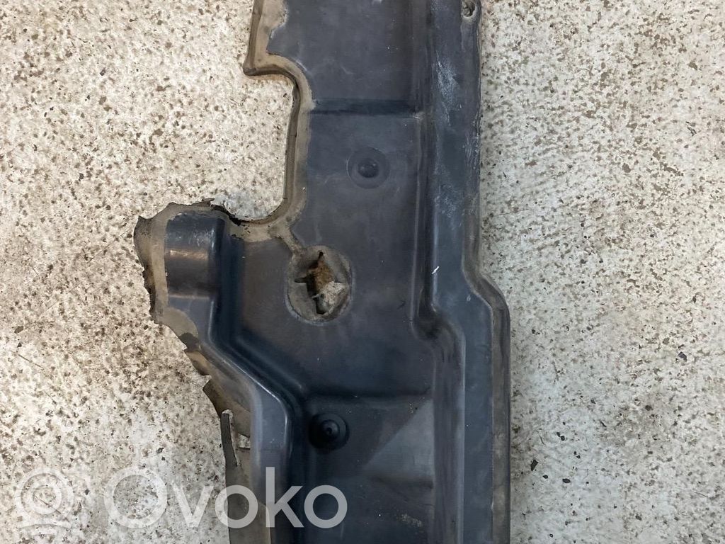 BMW 7 E65 E66 Jäähdyttimen jäähdytinpuhaltimen suojus 