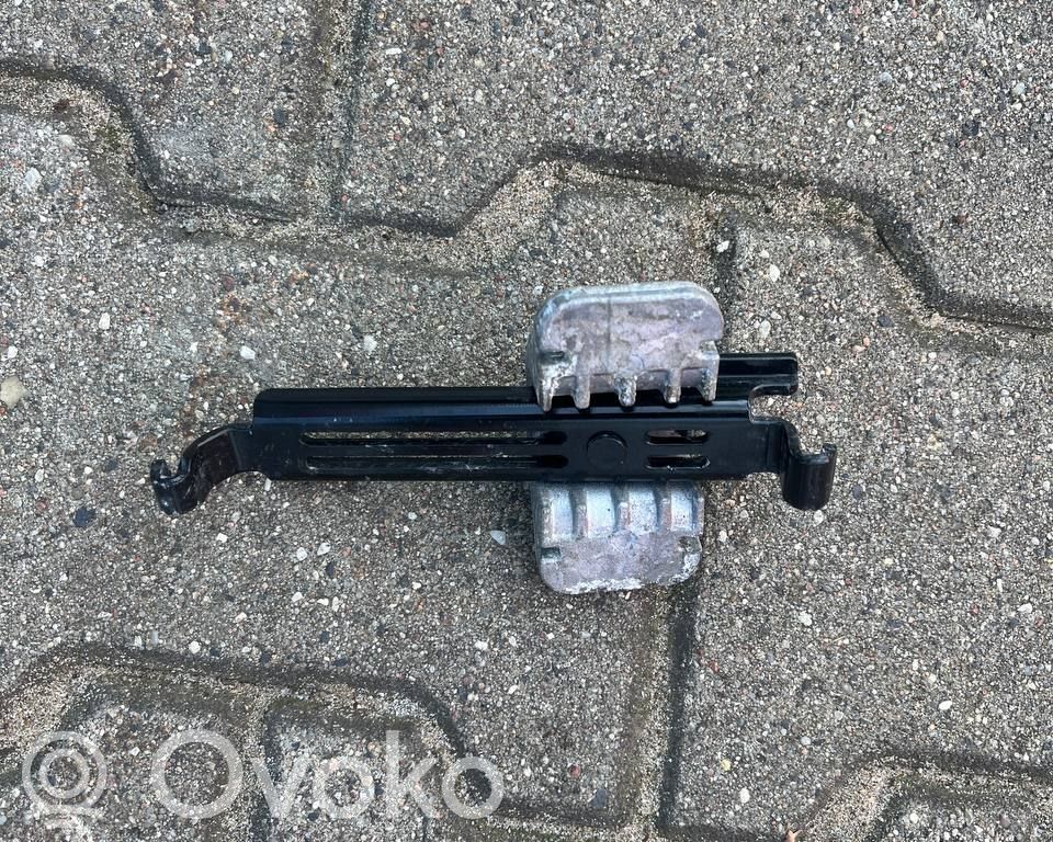 Alternador   111859900C