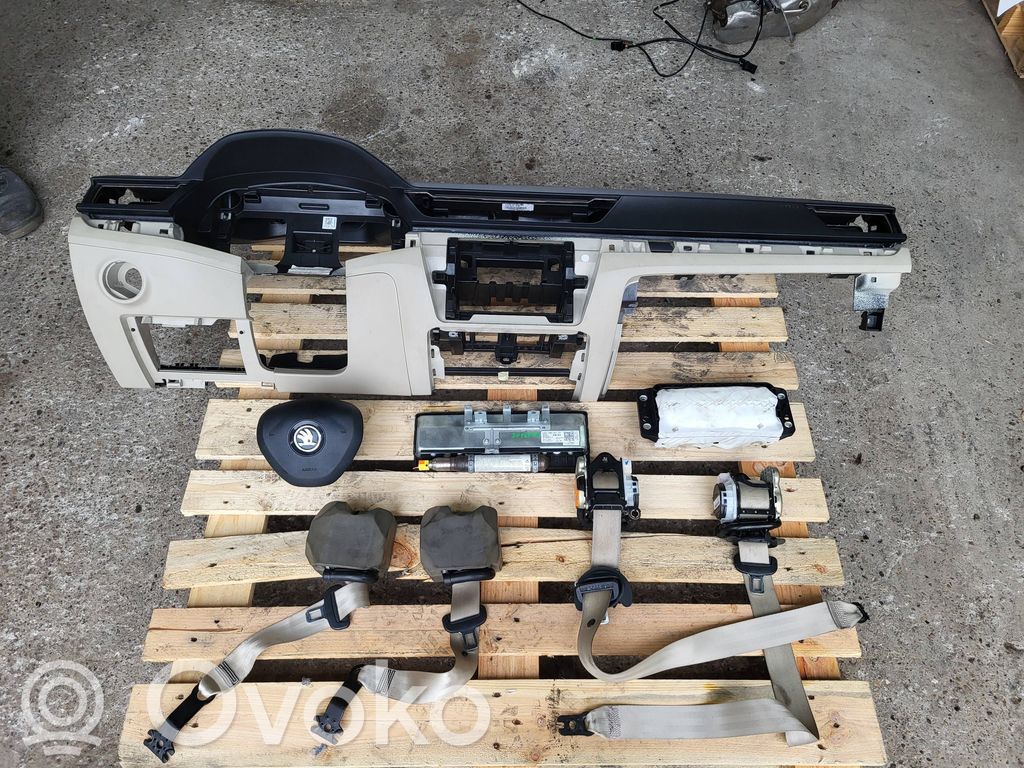 Skoda Superb B8 (3V) Panel de instrumentos 