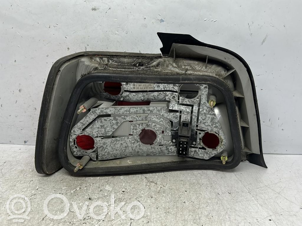 BMW 3 E36 Galinis žibintas kėbule 