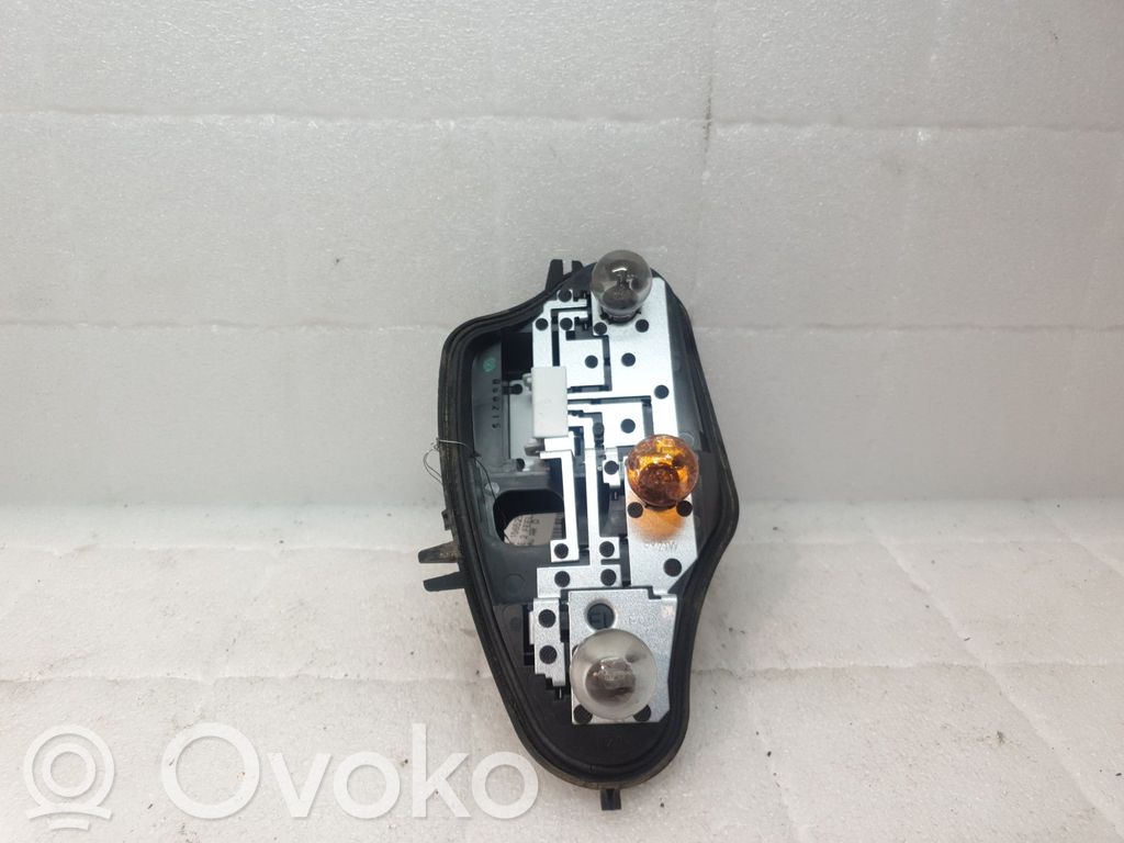Citroen C3 Aizmugures spuldzes vāka turētājs 