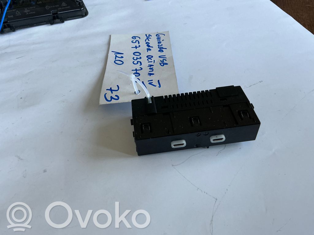 Enchufe conector USB   657035700,32400003436002,01229700001A