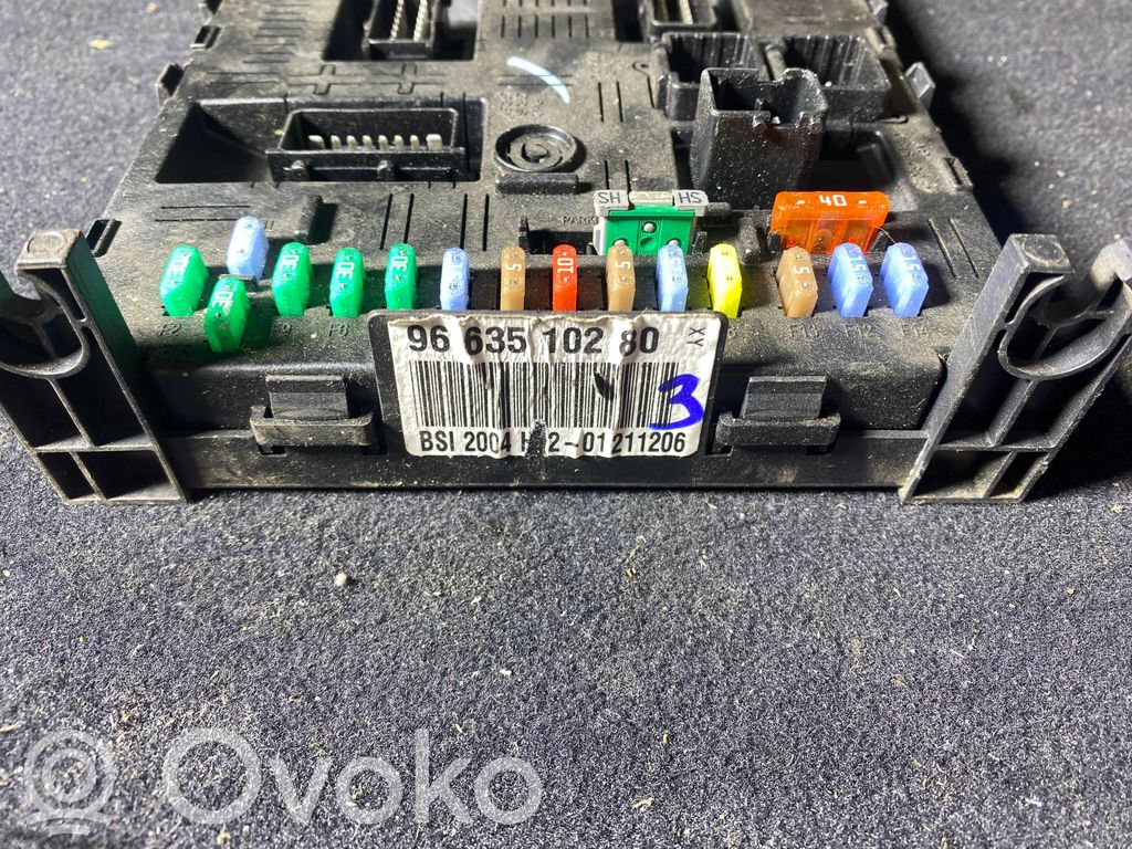 Mukavuusmoduuli   9663510280,21676031,281197298A,281197363A