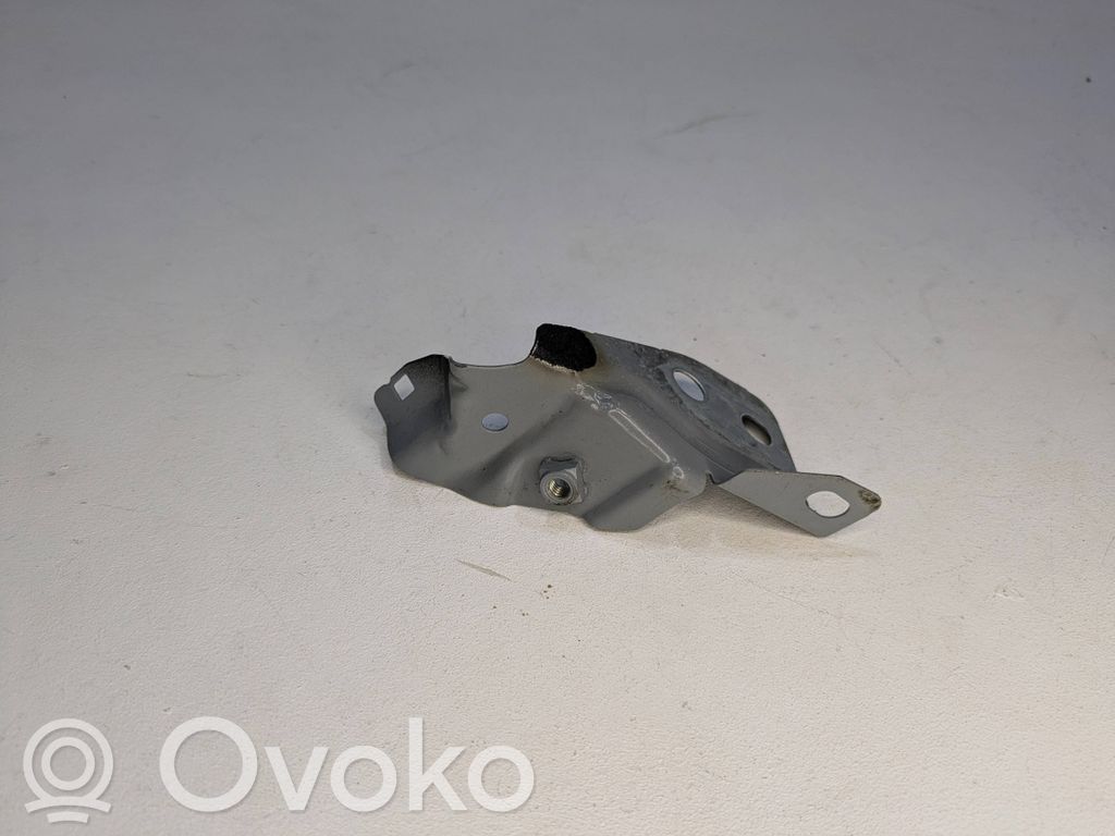 Fender mounting bracket   82A821141