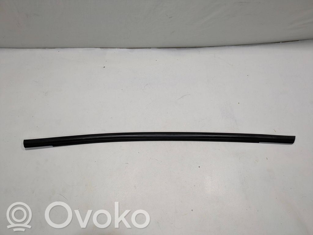 Ford Kuga II Rear door windshield rail 